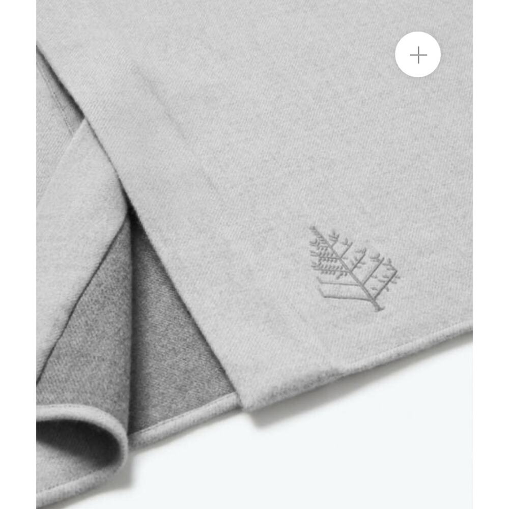 NWOT $600 Four Seasons Wool Resort Robe - Picture 5 of 8